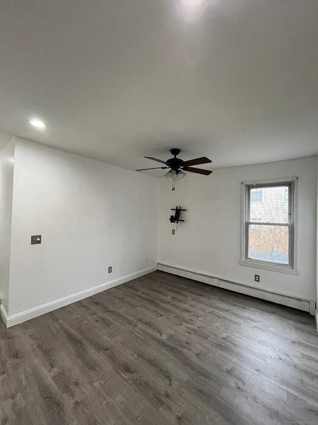 Building Photo - 120 Maltby St