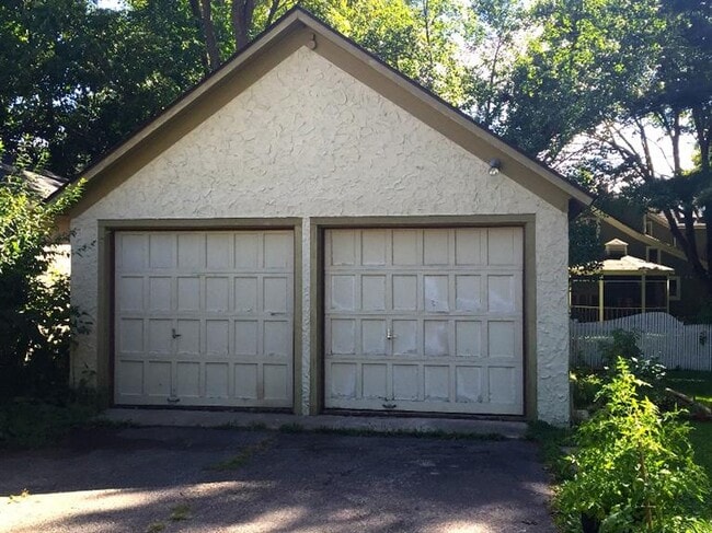 Building Photo - 515 S 7th St