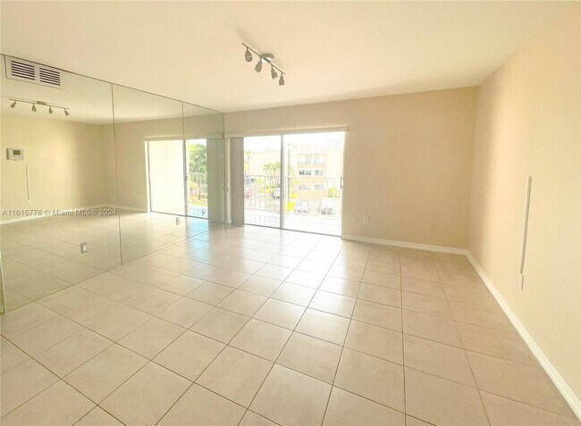 Foto del edificio - 7743 SW 86th St
