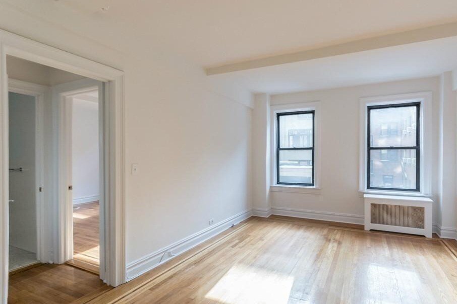 Foto principal - 156 E 37th St