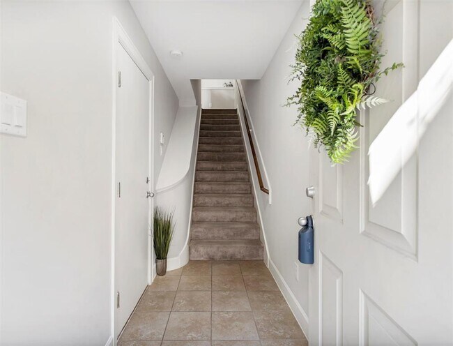 Building Photo - 2710 Hullsmith Dr