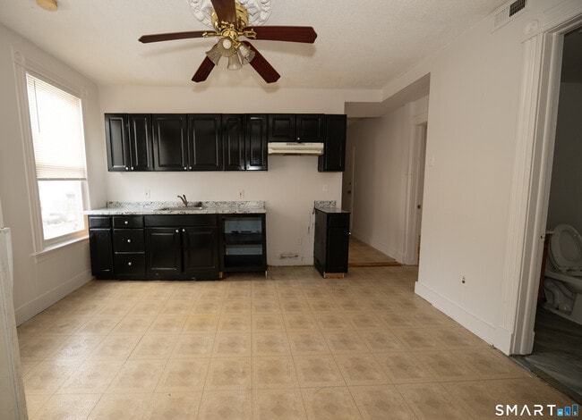 Building Photo - 473 Howard Ave