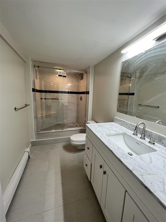 Foto del edificio - 241 W 5th St