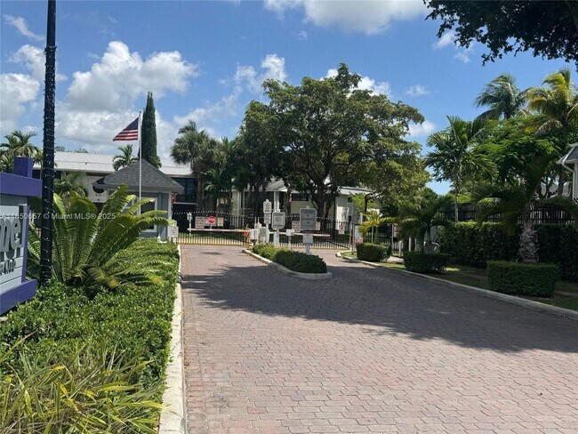 Foto del edificio - 801 NE 199th St