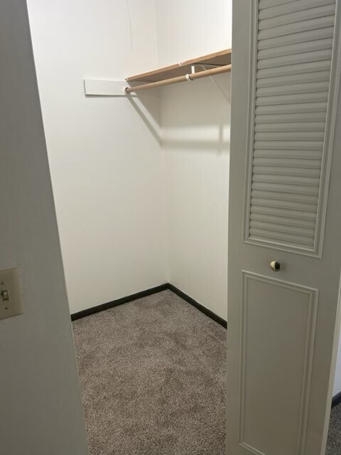 ¡Mira este vestidor! - River Garden Apartments