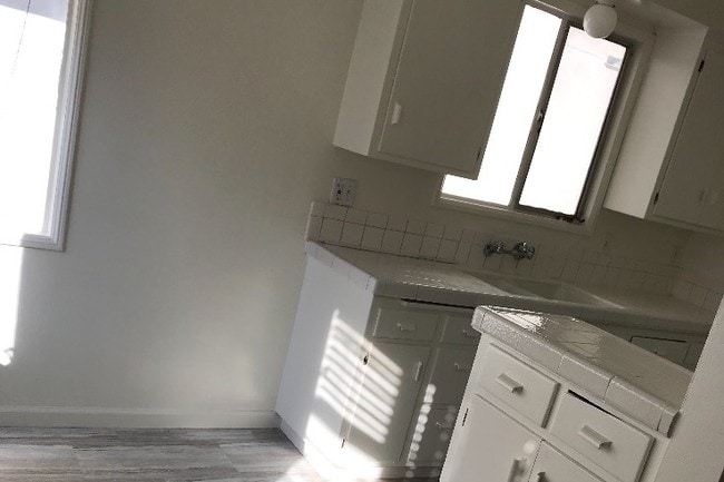 Kitchen - 1428 N Curson Ave
