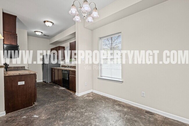 Foto del edificio - 3586 Brister St