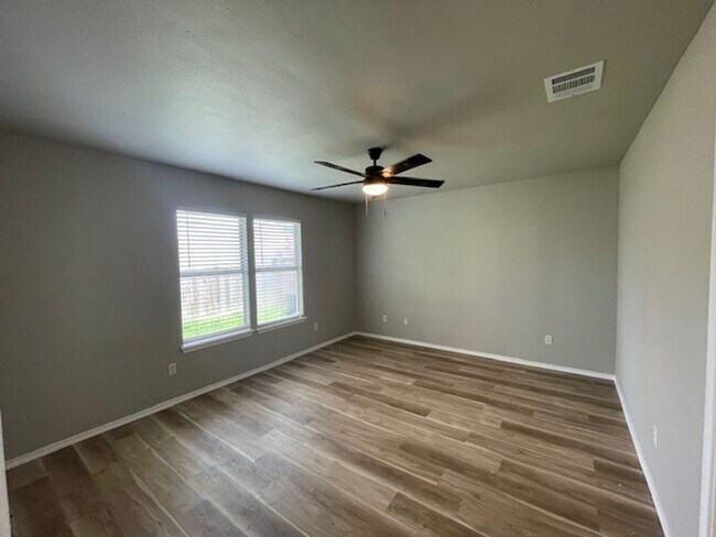 Foto del edificio - 3-Bedroom Home Near Mireles Elementary & B...
