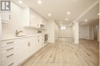 Building Photo - 501 Kelly Ave