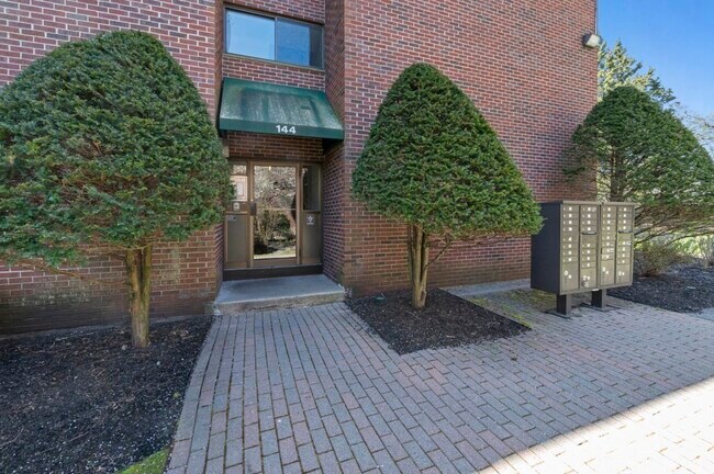 Foto del edificio - 144 Kenrick St