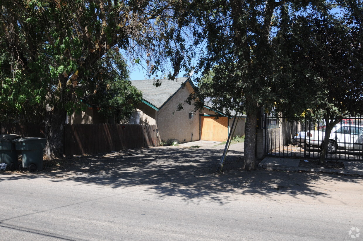 Building Photo - 2605 E Miner Ave