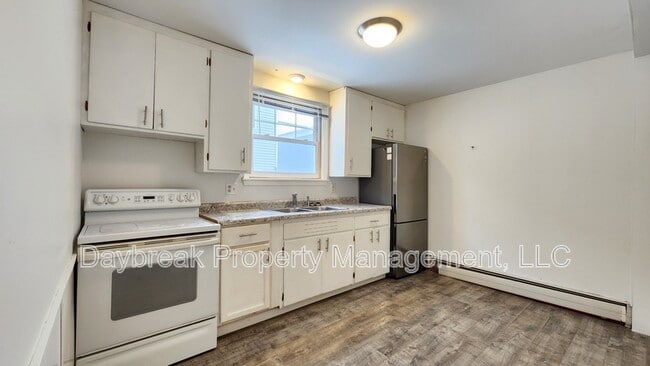 Building Photo - 811 7th Ave N