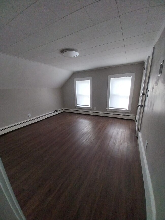 Building Photo - 17 Safford St