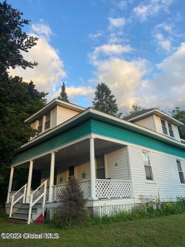 Primary Photo - 412 Whiteview Rd