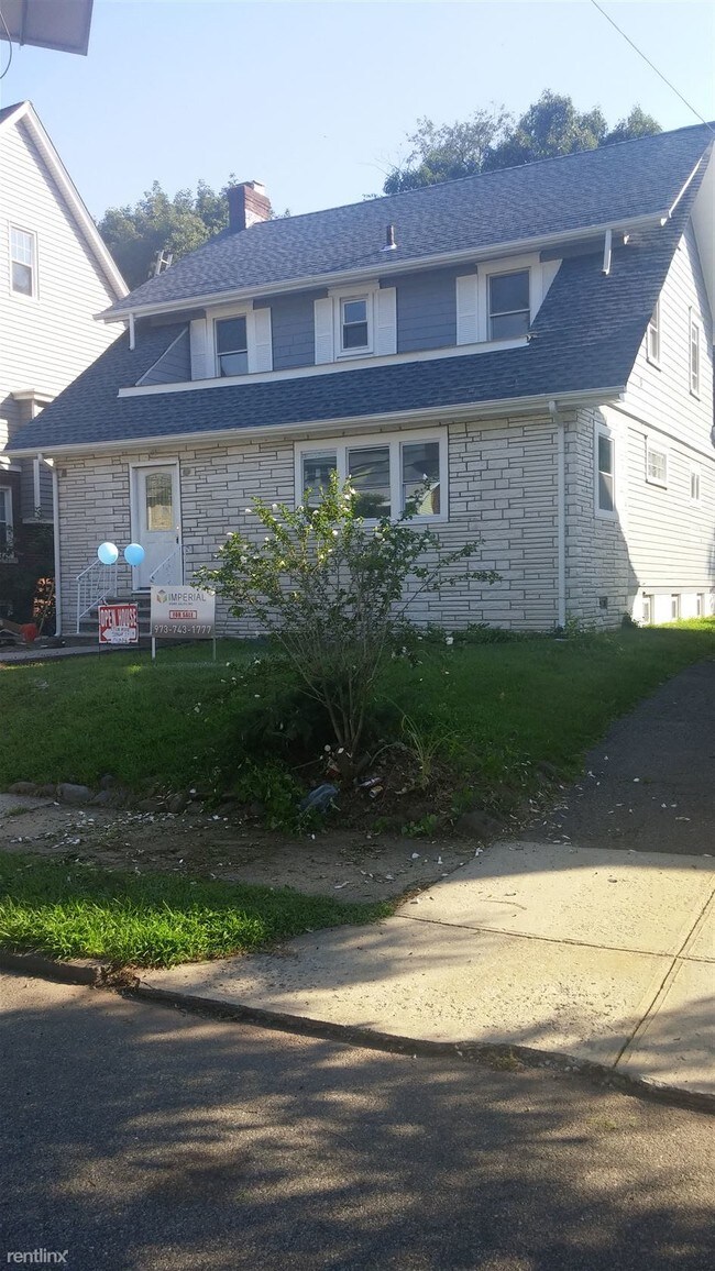 Building Photo - 44 Pomona Ave