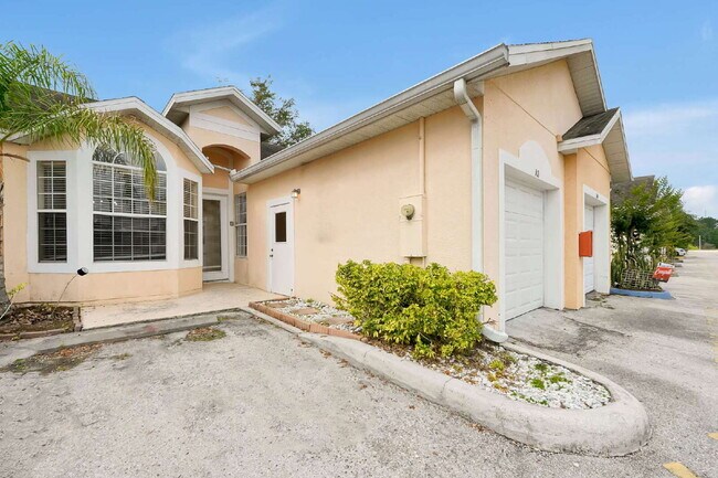 Foto del edificio - "Charming 3-Bed, 2-Bath Condo Oasis in Orlando – 1,000 Sq Ft of Comfort!"