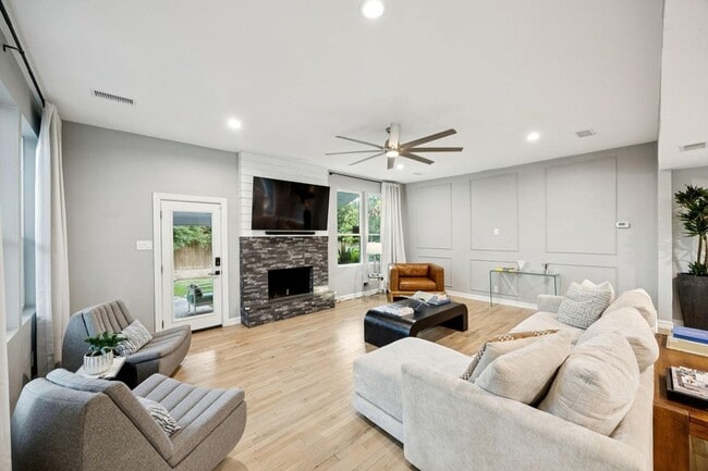 Foto del edificio - 7018 Blackwood Dr