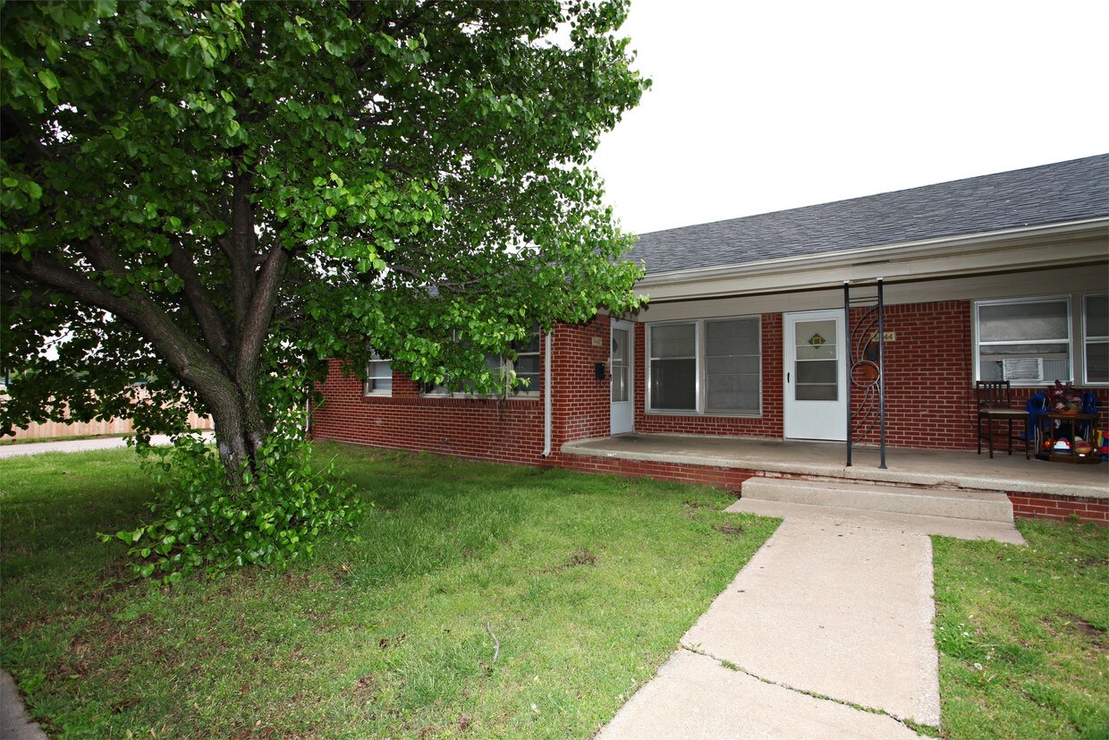 Foto principal - 6442-6446 E Castle Dr
