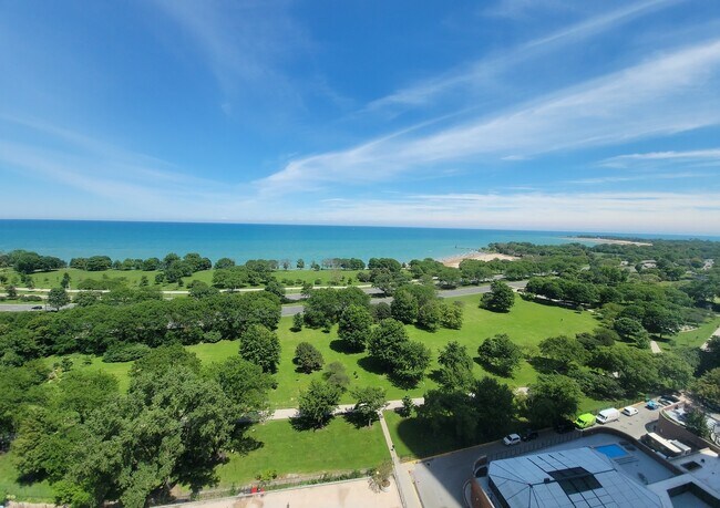 Foto del edificio - 5445 N Sheridan Rd