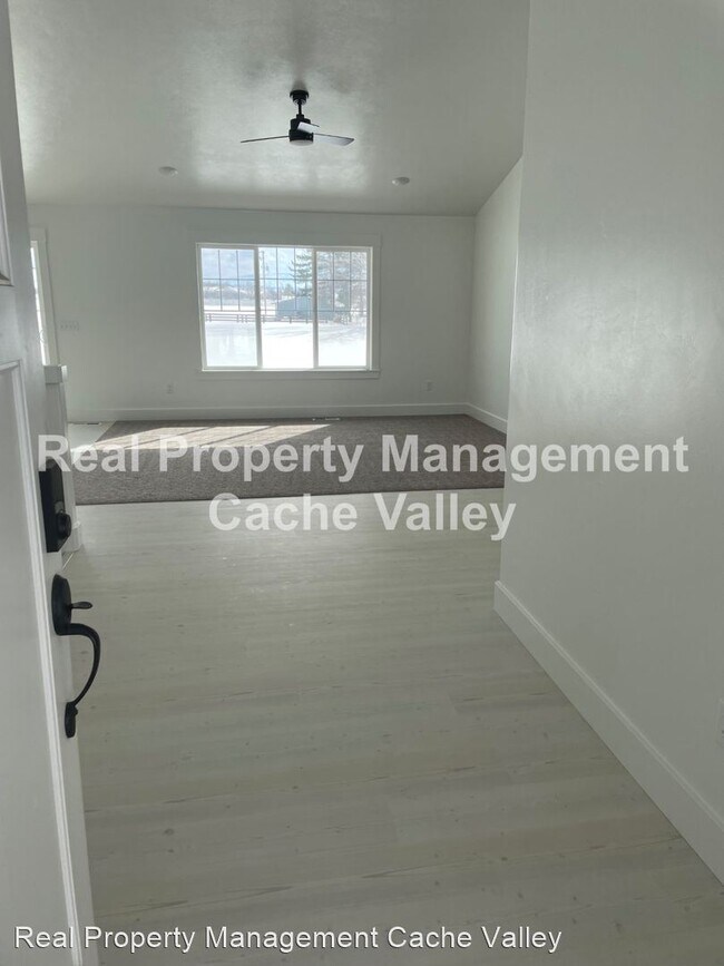 Building Photo - 6 br, 3 bath House - 524 W 3600 S