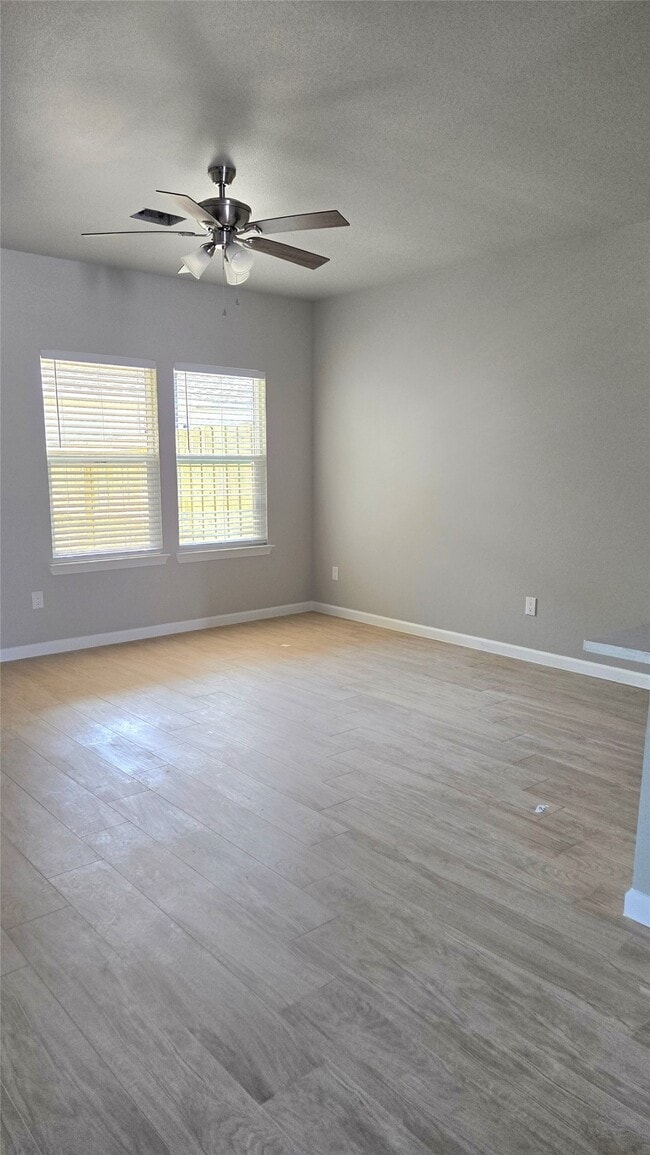Foto del edificio - 3710 Harmony Ln