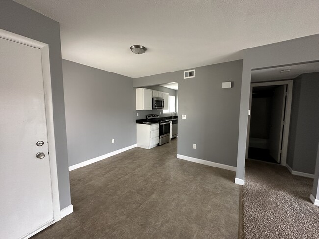 Dining Room - Fox Hill Apartments