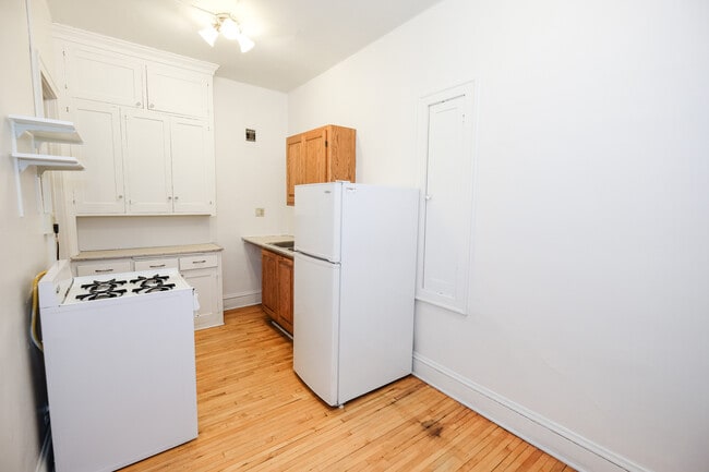 Building Photo - Grand Place Apartments | 622