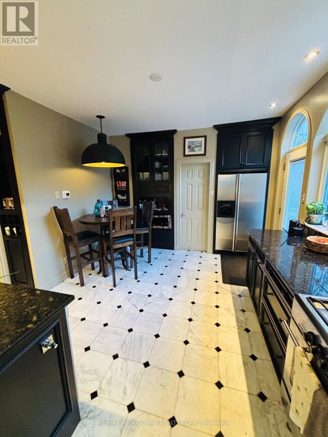 Photo du bâtiment - 181 King St