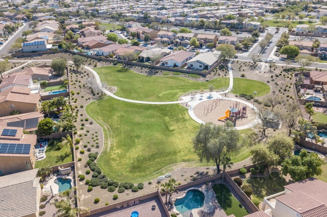 Foto del edificio - 17610 W Port Royale Ln