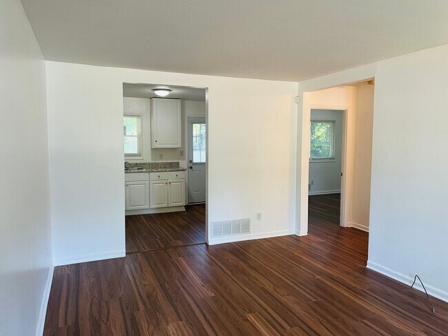 Foto del edificio - 1076 Center St SW