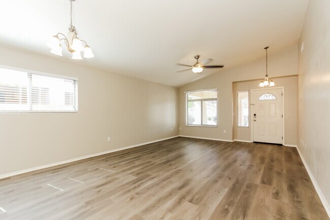 Foto del edificio - 6898 W Quailwood Way