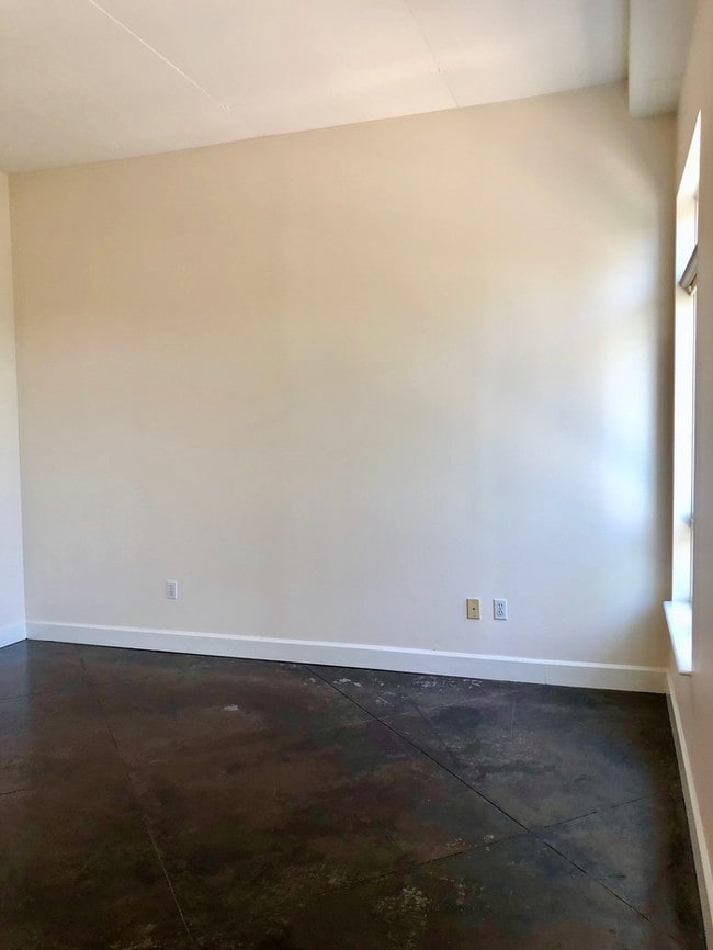 Building Photo - 3014 Hedrick St