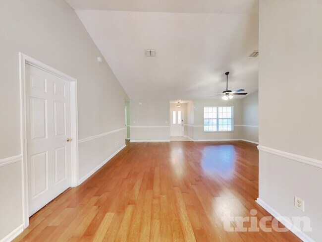 Foto del edificio - 1133 Linwood Loop