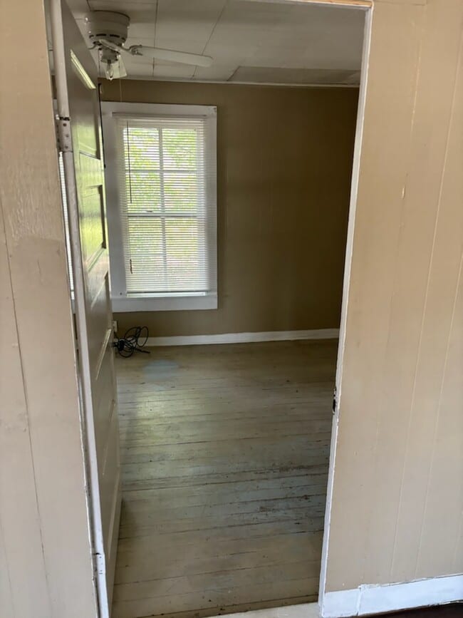 Building Photo - 111 White Oak St