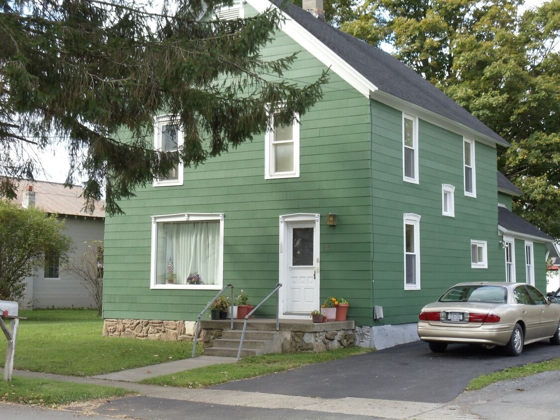 Primary Photo - Fayette St - 035