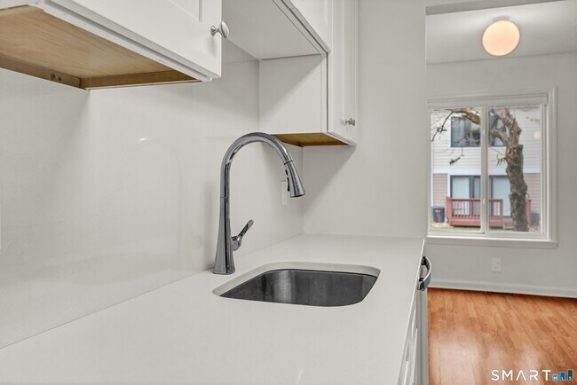 Foto del edificio - 57 Lawson Ln
