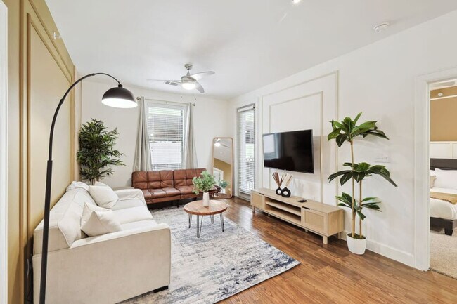 Foto del edificio - 5725 Town and Country Blvd