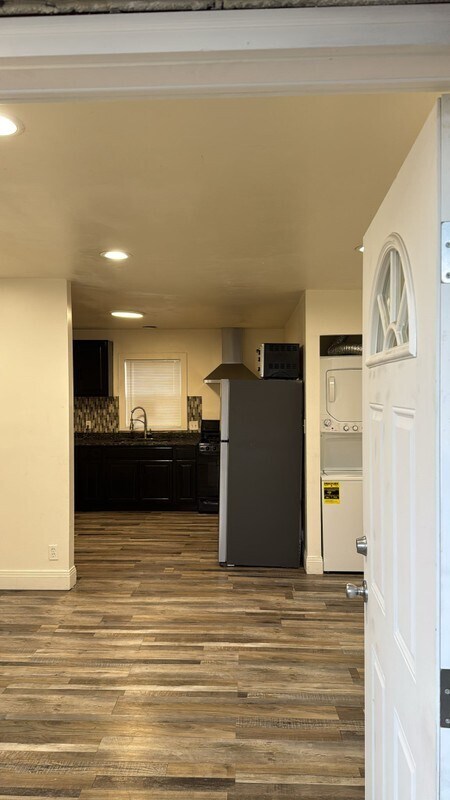 Building Photo - 819 W 400 N