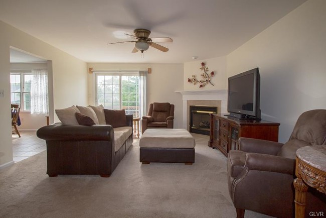 Building Photo - 4 Tamarack Ct