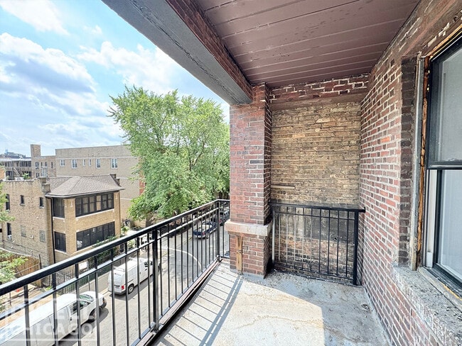 Building Photo - 618 W Patterson Ave