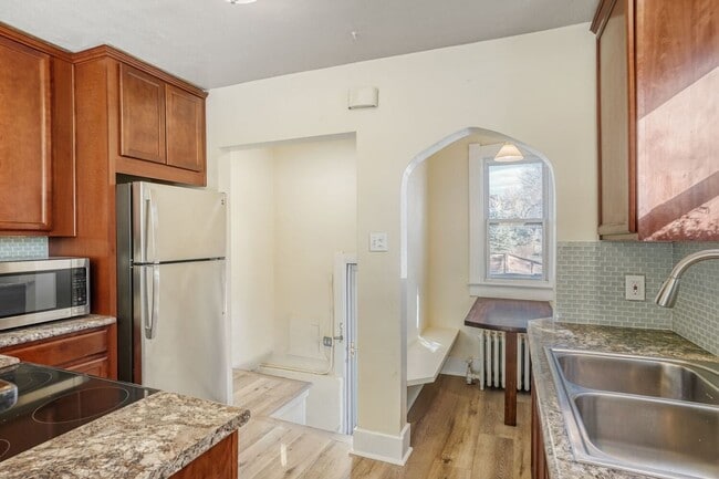 Foto del edificio - LOCATION LOCATION!! Charming and updated bungalow located just west of Wash Park!!