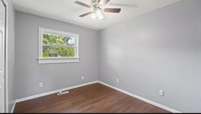 Building Photo - 8310 Park State Dr