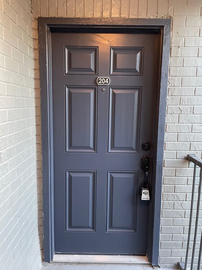 Foto del edificio - Fabulous 2/1 Second Floor Condo