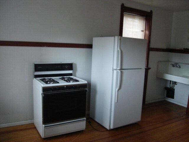 Kitchen - 4015 California Ave