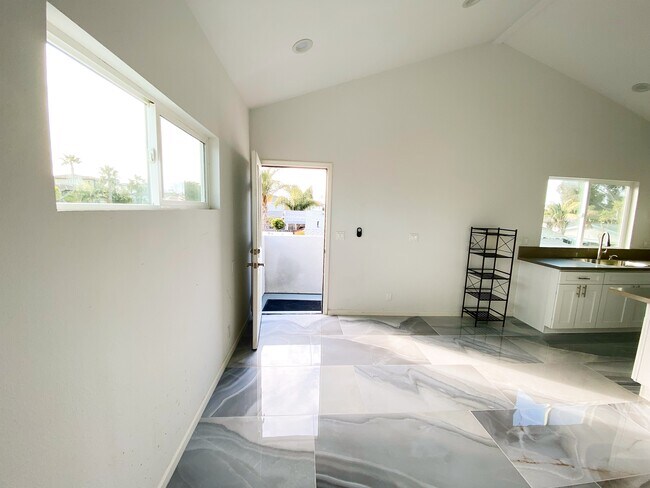 Foto del edificio - 8449 Lomond Dr
