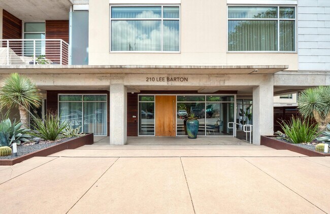 Foto del edificio - 210 Lee Barton Dr