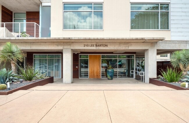 Building Photo - 210 Lee Barton Dr