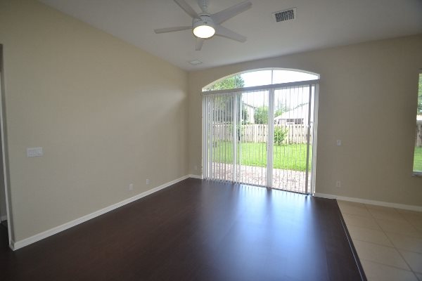 Foto del edificio - 1145 E Magnolia Cir