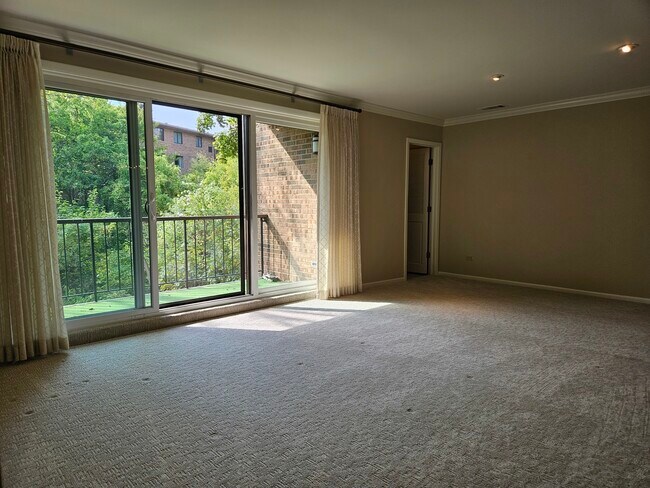 Foto del edificio - 7502 Farmingdale Dr