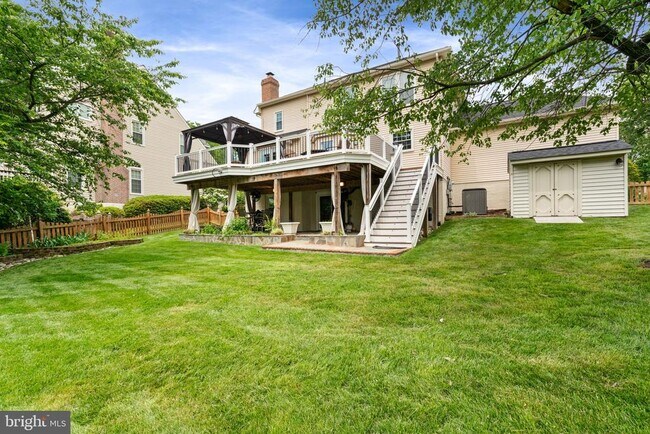 Building Photo - 8527 Silverview Dr